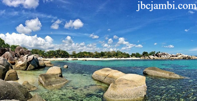 Keindahan Pantai Tanjung Tinggi di Bangka Belitung